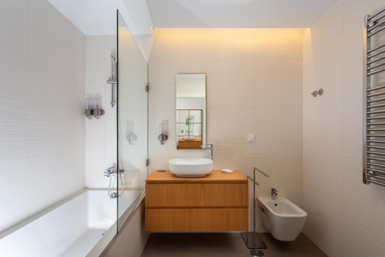 Appartement Stupendo-three Rooms-suite With Terrace -center -air Conditioning Lissabon