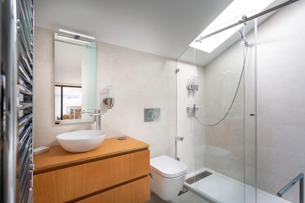 Stupendo-three Rooms-suite With Terrace -center -air Conditioning *