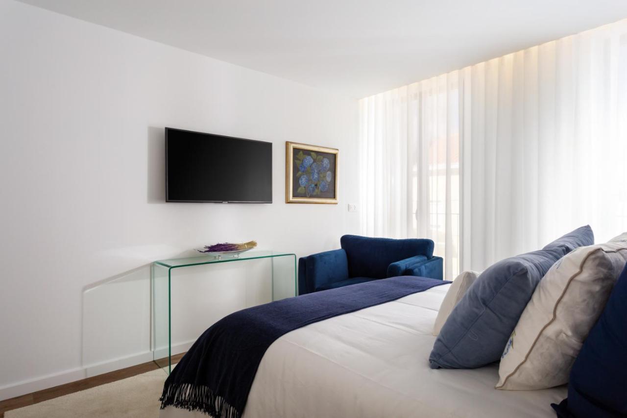 Stupendo-three Rooms-suite With Terrace -center -air Conditioning *