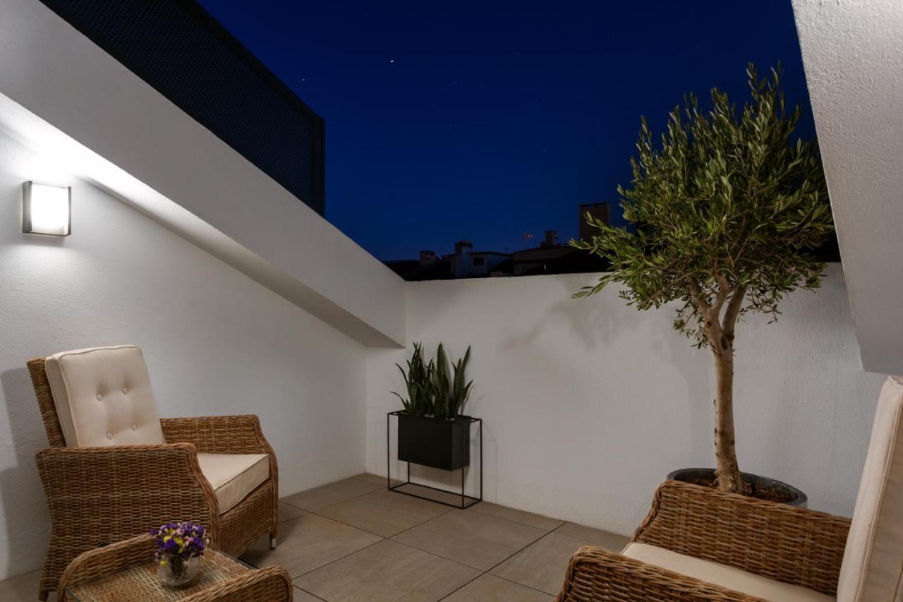 Stupendo-three Rooms-suite With Terrace -center -air Conditioning
